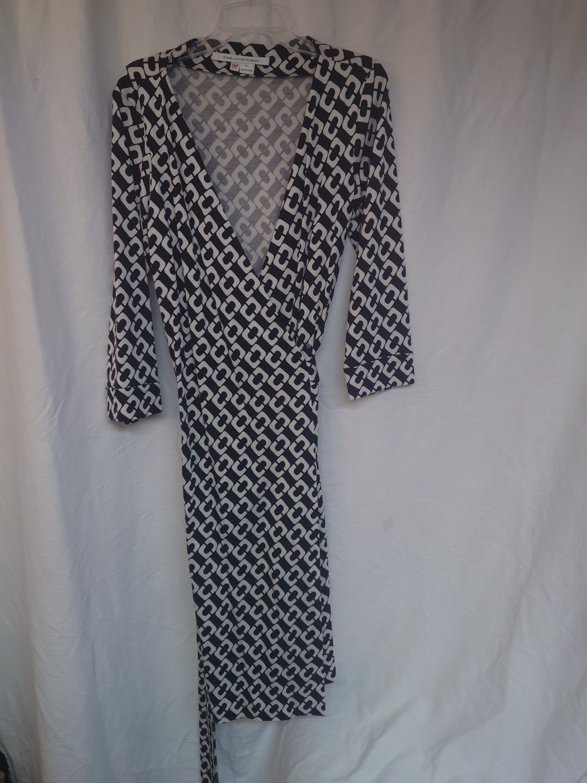 Size 6 DVF Diane von Furstenberg Julian Black Chain Link 100% Silk Wrap Dress