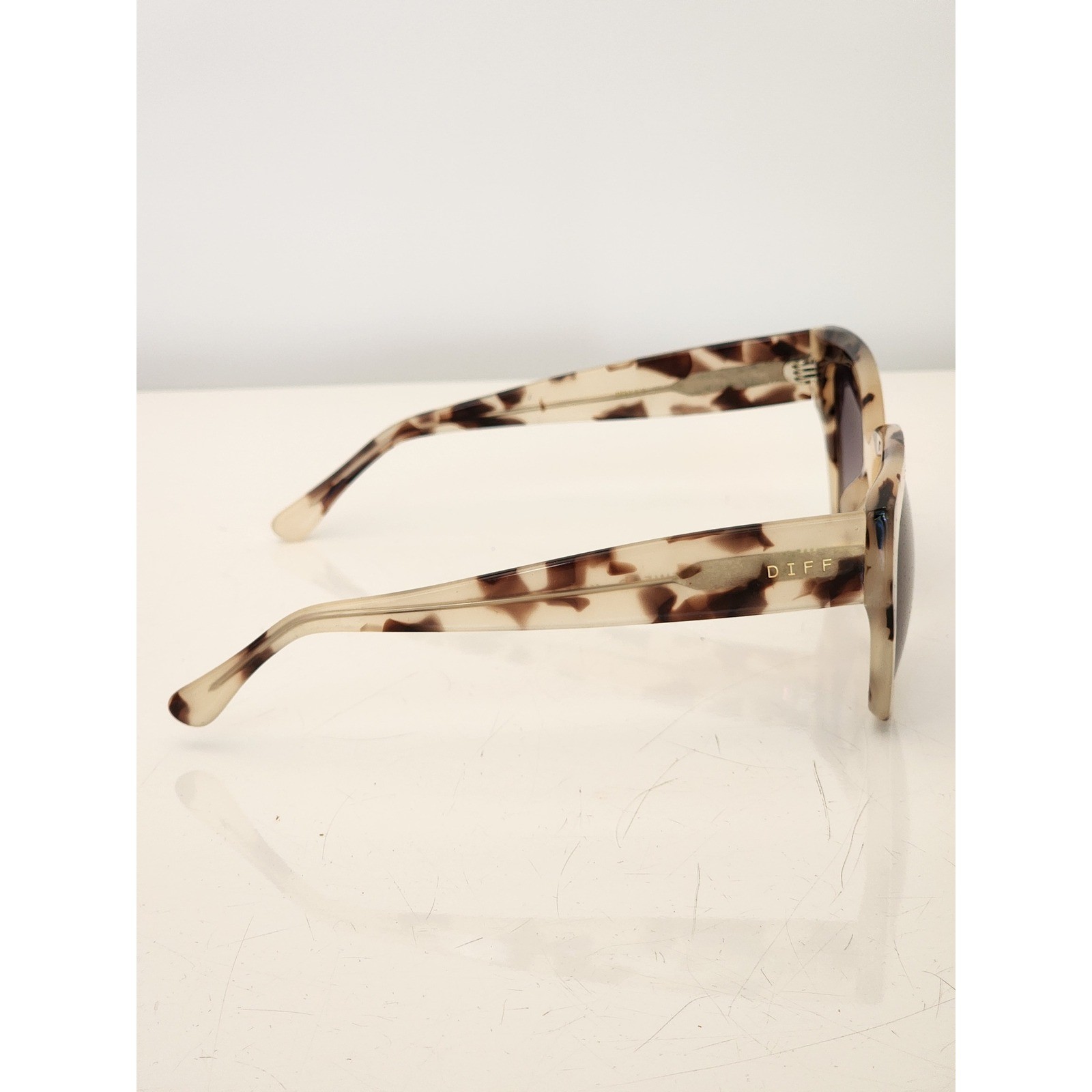 DIFF Eyewear Bella II Sunglasses Cream Tortoise Oversized Square Frames CT-GO