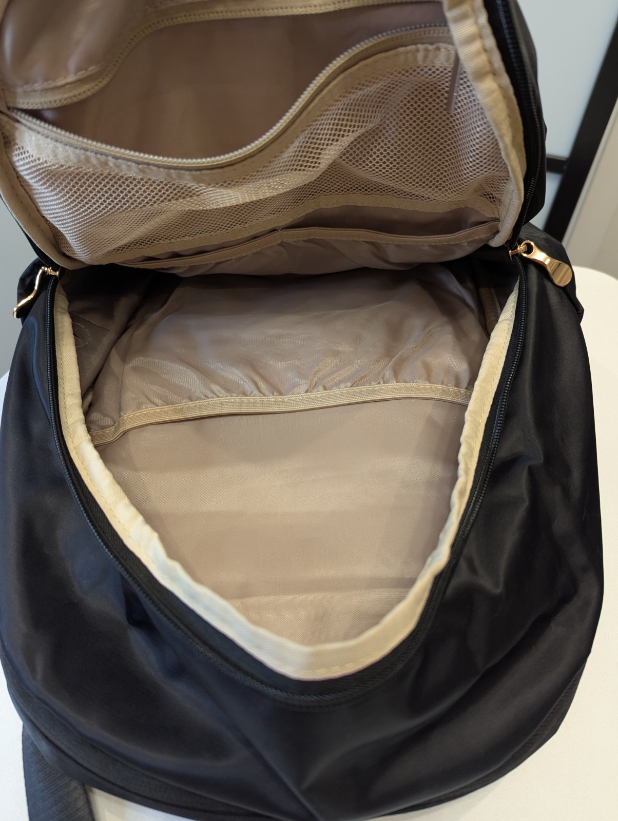 LIGHT FLIGHT 15.6″ Laptop Backpack, USB Charging Hole, Water Resistant, Black