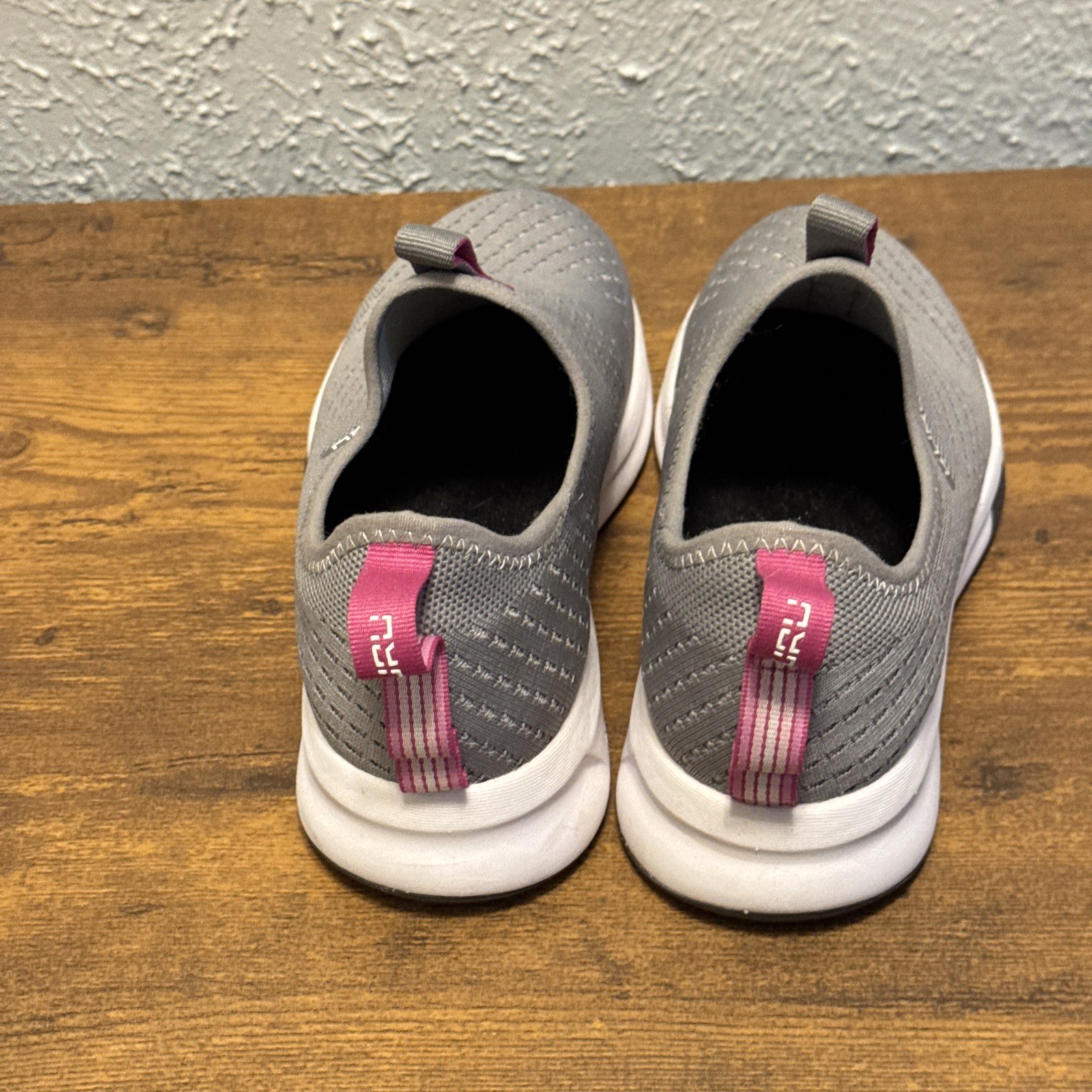 Kuru Atom Slip On 7 Gray Pink Shoes Sneakers Women’s