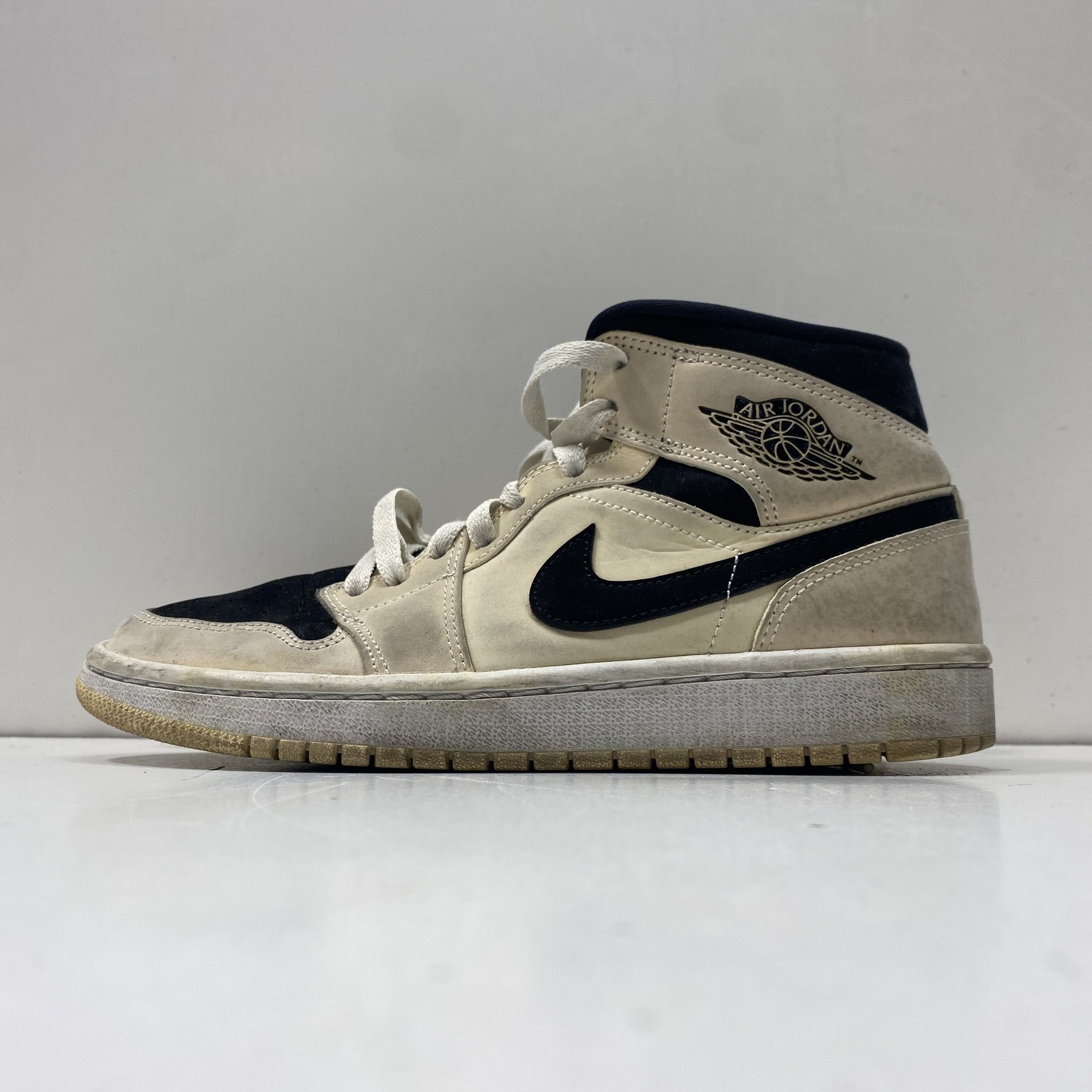 Nike Air Jordan 1 Mid SE Apricot Orange Women’s Size 7.5 BQ6472-800