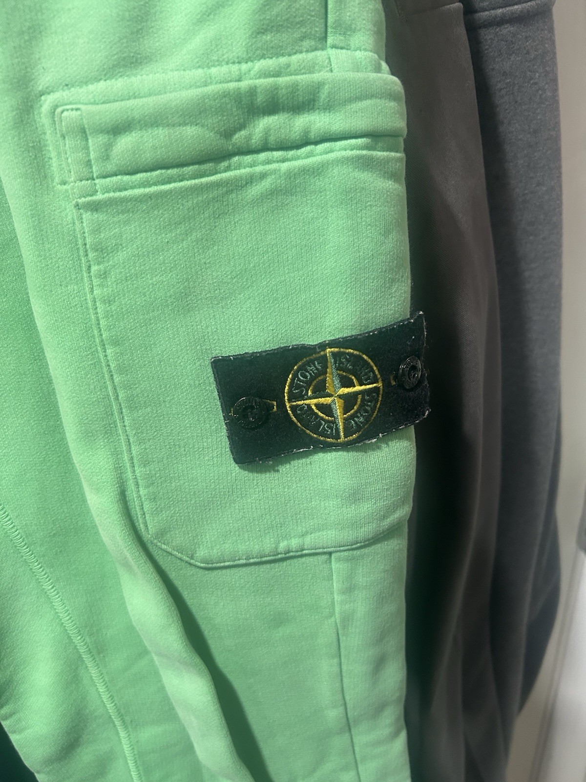 Used Stone Island Men’s Cargo Jogger Sweatpants Size Large Green