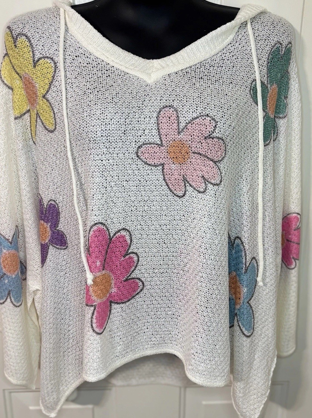 POL Daisy Flower Hooded Sweater Medium White Boho Beachy Oversized Knit Top