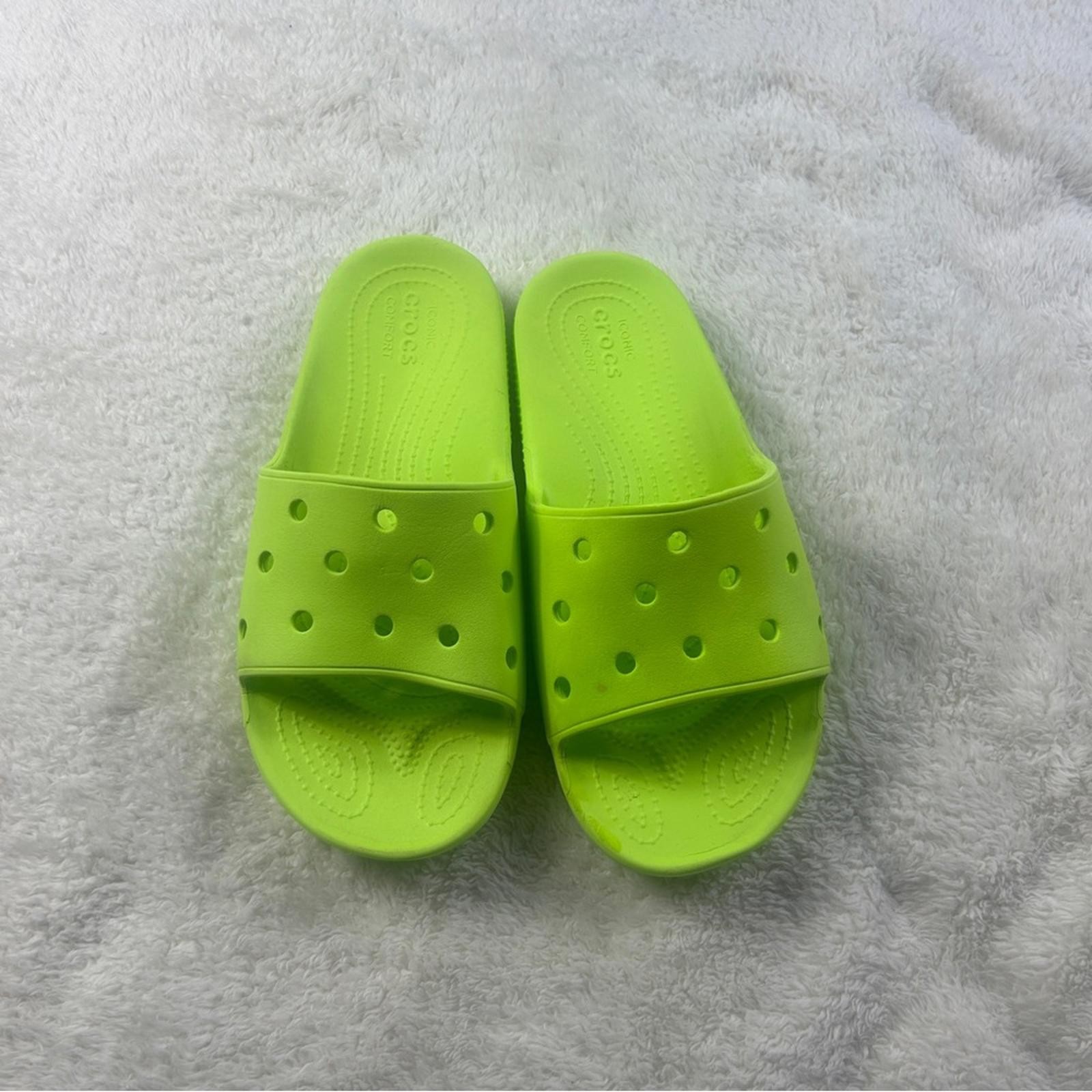 Crocs Classic Slide Sandals Neon Lime Green Unisex Lightweight Pool Shower Shoes