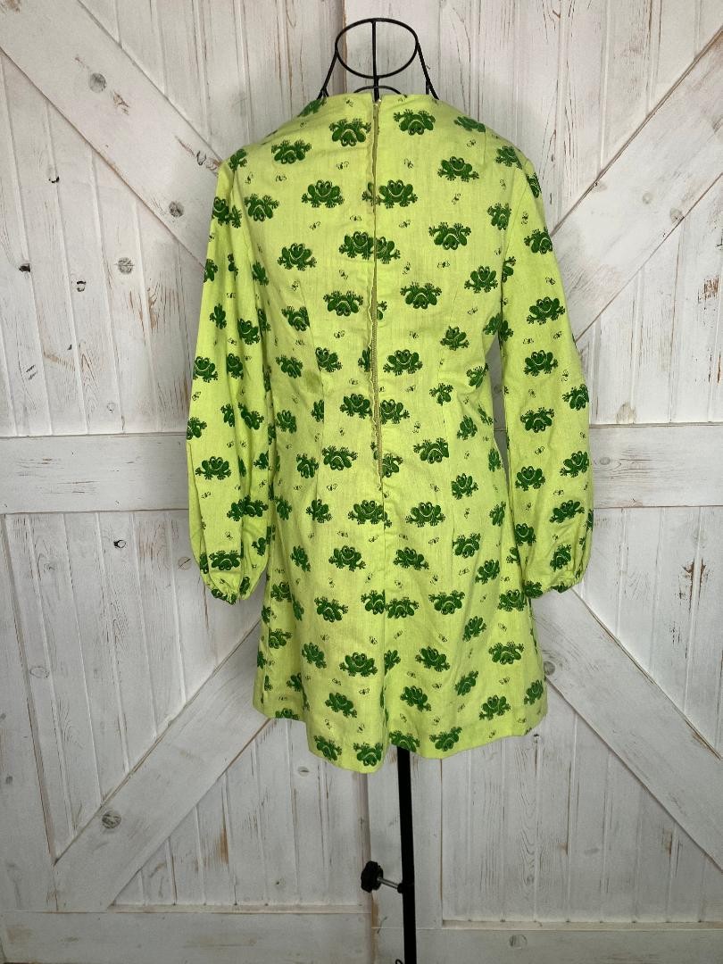 60’s Vintage Handmade Green Frog Novelty Print Gogo Go Go Twiggy Mini Dress