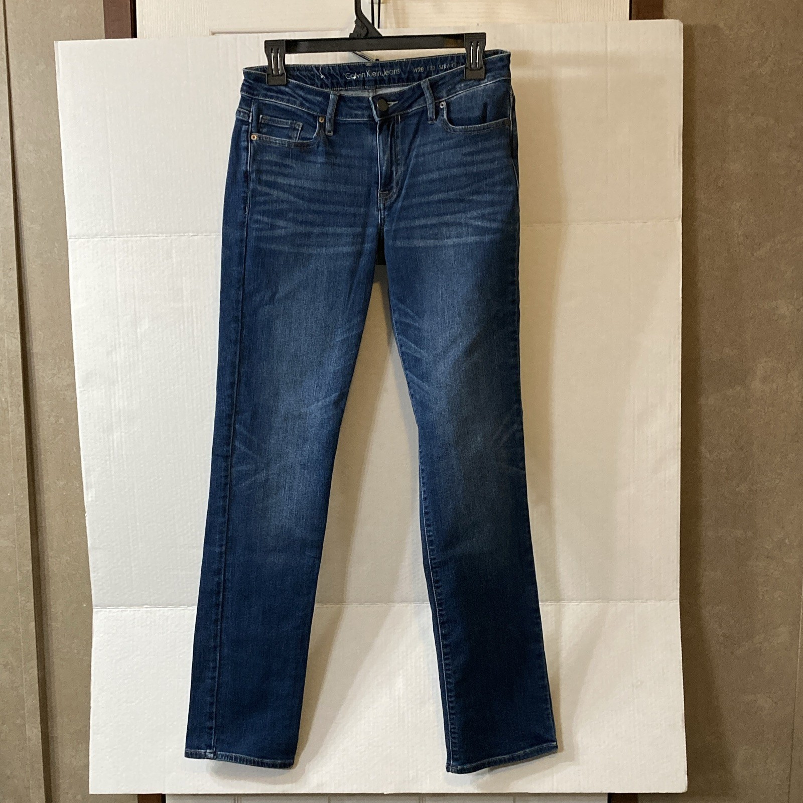 Calvin Klein Jeans Men’s Blue Straight Leg Mid Rise Medium Wash Denim Jeans 28