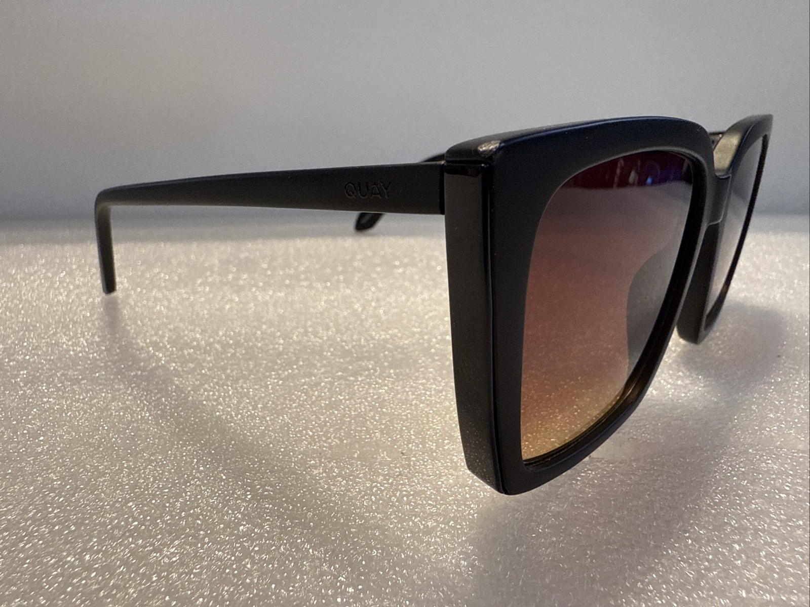 QUAY Womens Front-Cover 1212 Matte & Polished Black/Brown Yellow Polarized