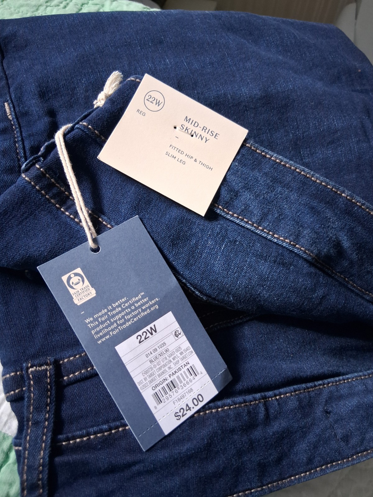 NWT Universal Thread Women’s Midrise Skinny Jeans Dark Wash Size 22