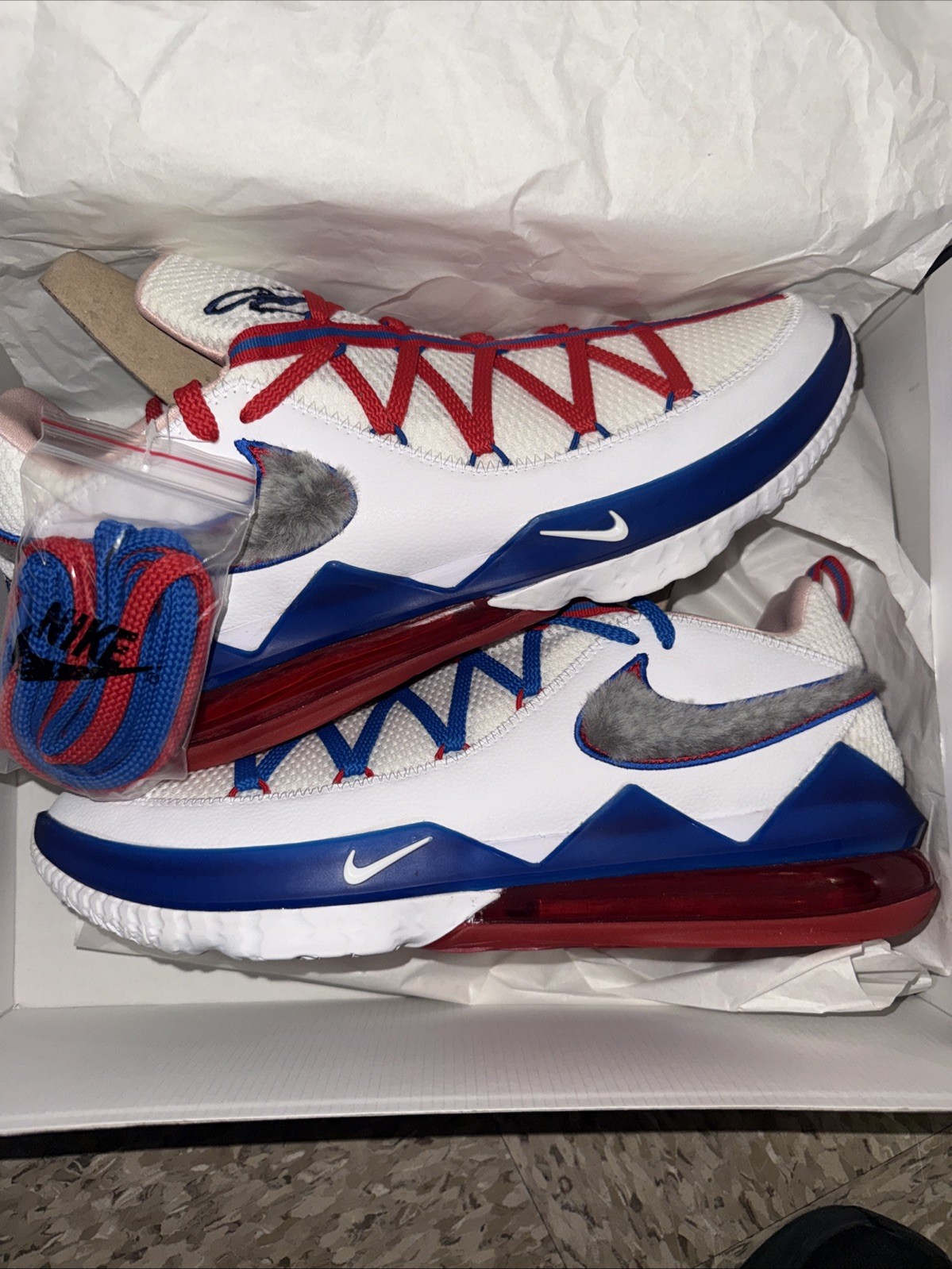 LeBron Xvii Low Size 14 Space Jam/Bugs Bunny