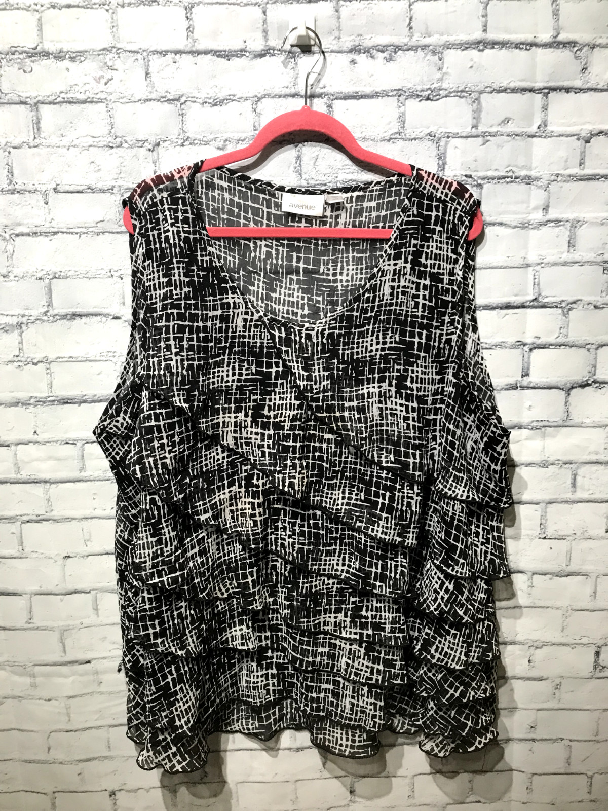Avenue, Women 26/28 (Plus 3X-4X Bust 56″) Black Flowy Chiffon Ruffle Tank Blouse