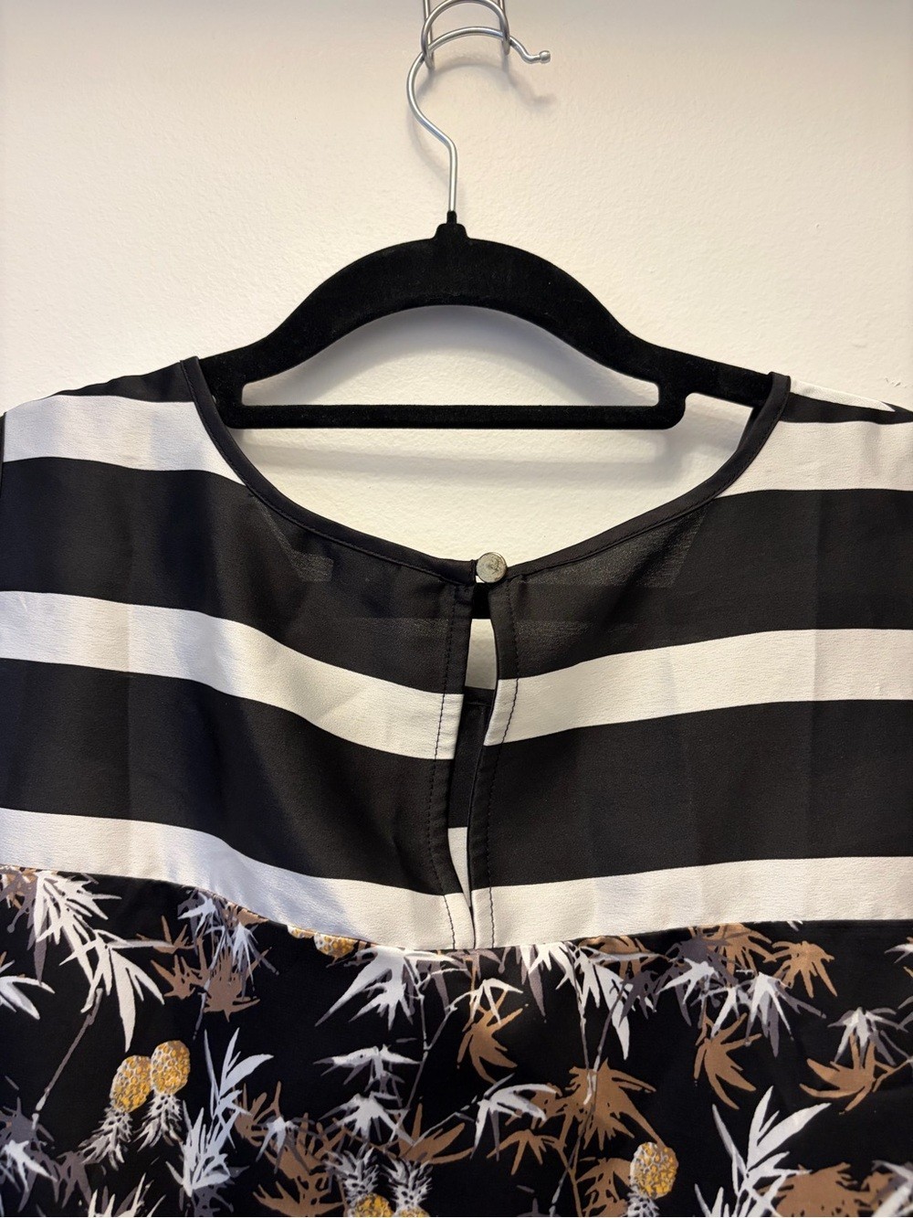 Peter Som Mixed Print Sleeveless Blouse Size L Black Cream Pineapple Pattern Top