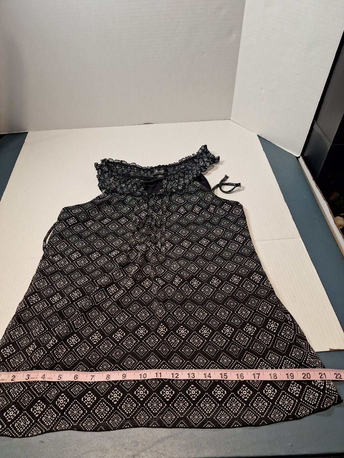 B- Wear Woman’s Sleevless Blouse Size L Lined Polyester