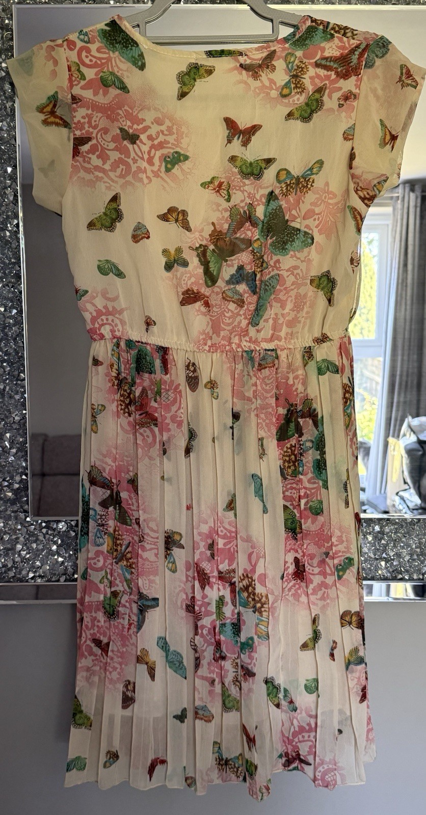 BNWT Beautiful Ladies Floral Butterfly Pleated Summer Dress Size M 10-12