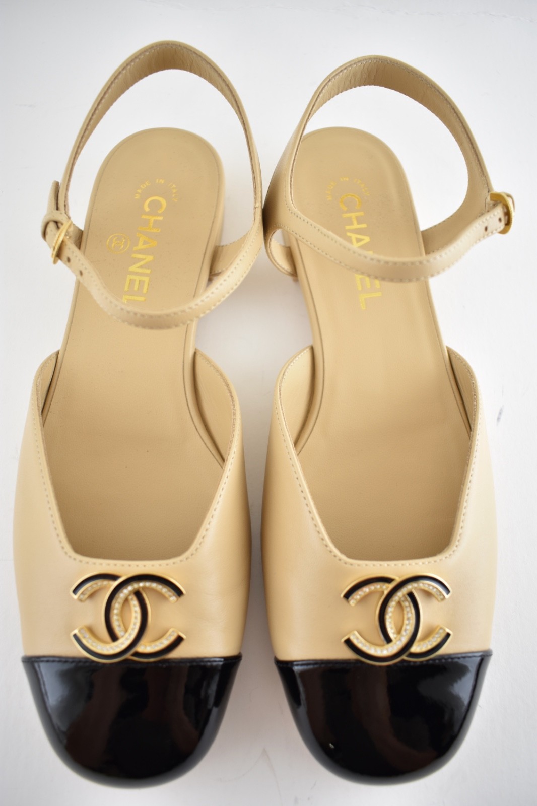 Chanel 25P Beige Black Gold CC Slingback Ankle Strap Ballerina Ballet Flat 40.5