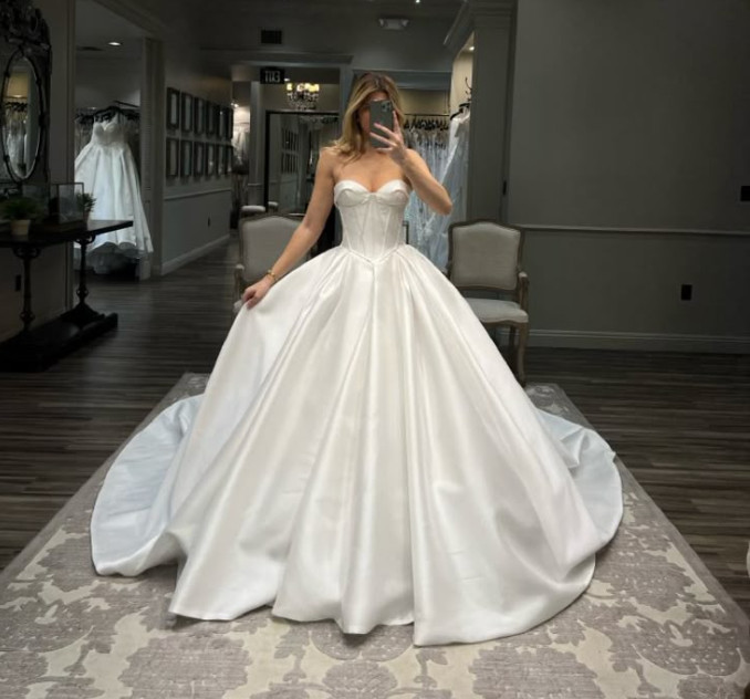 Elegant Wedding Dresses Strapless Satin White Ivory Sweep Train Bridal Gowns