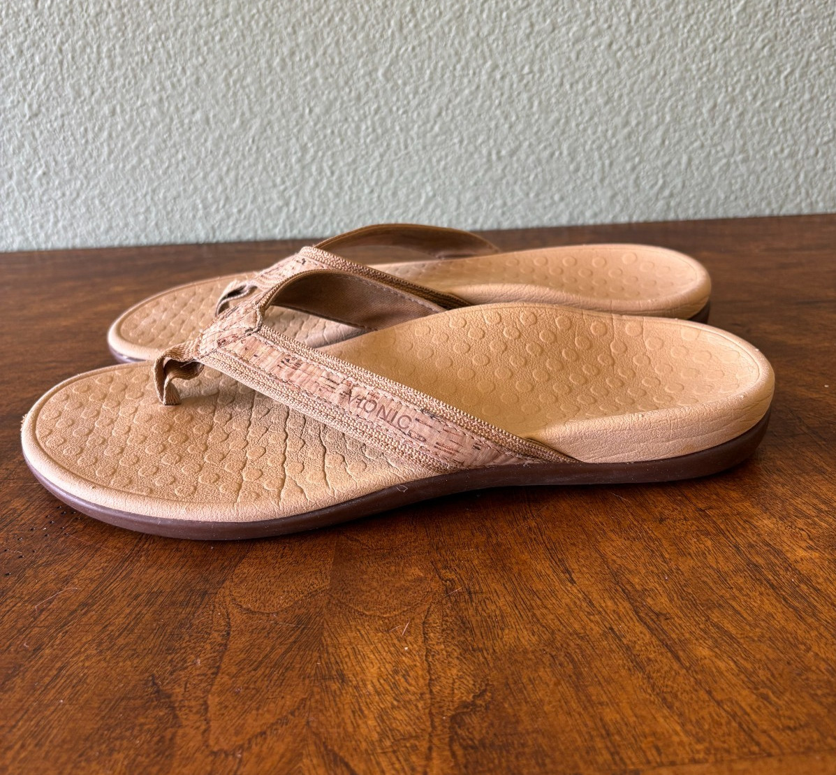 Womens Vionic Tide II Gold Cork Toe Post Sandal Flip Flop – Size 9