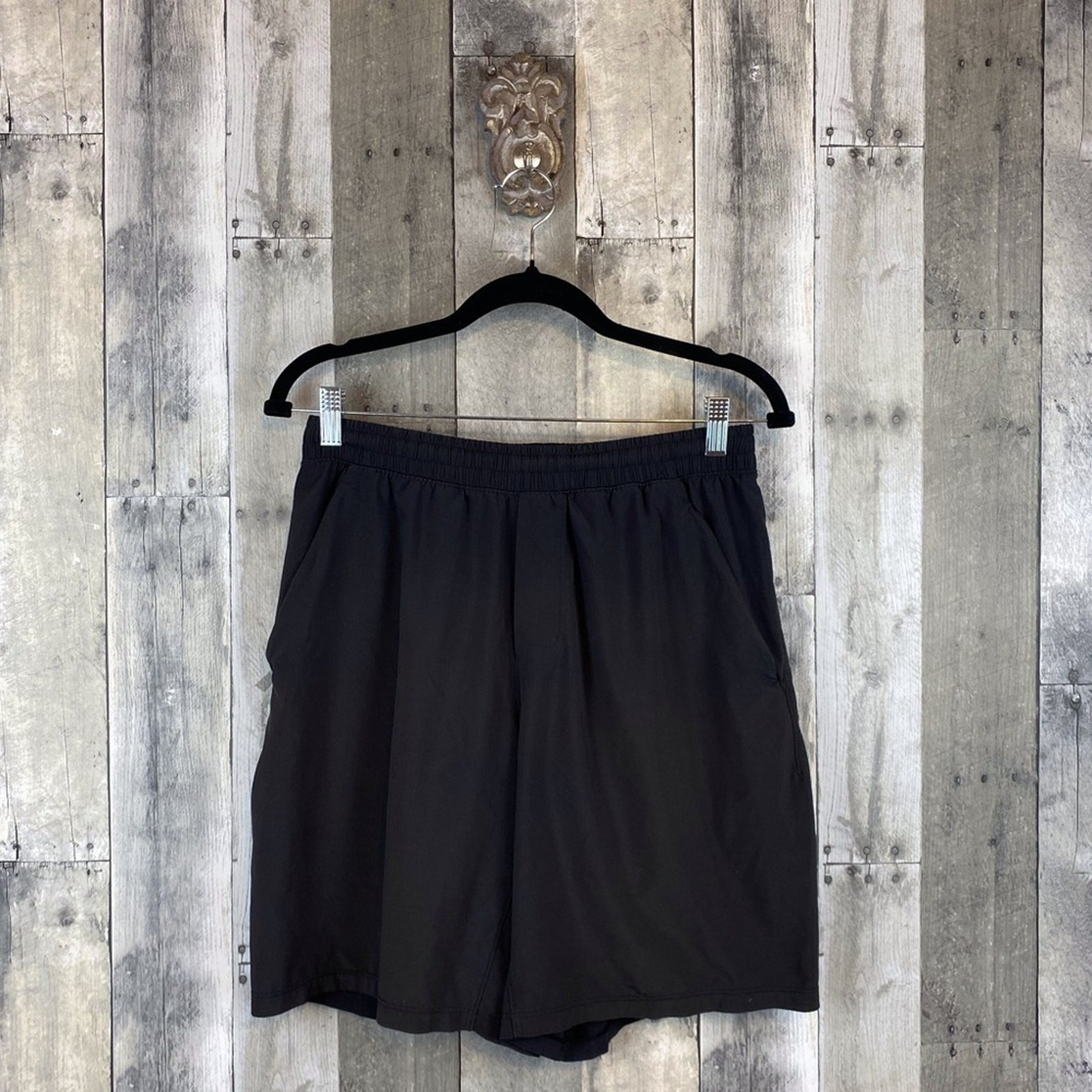 Lululemon Pace Beaker Shorts in Black Size Medium.