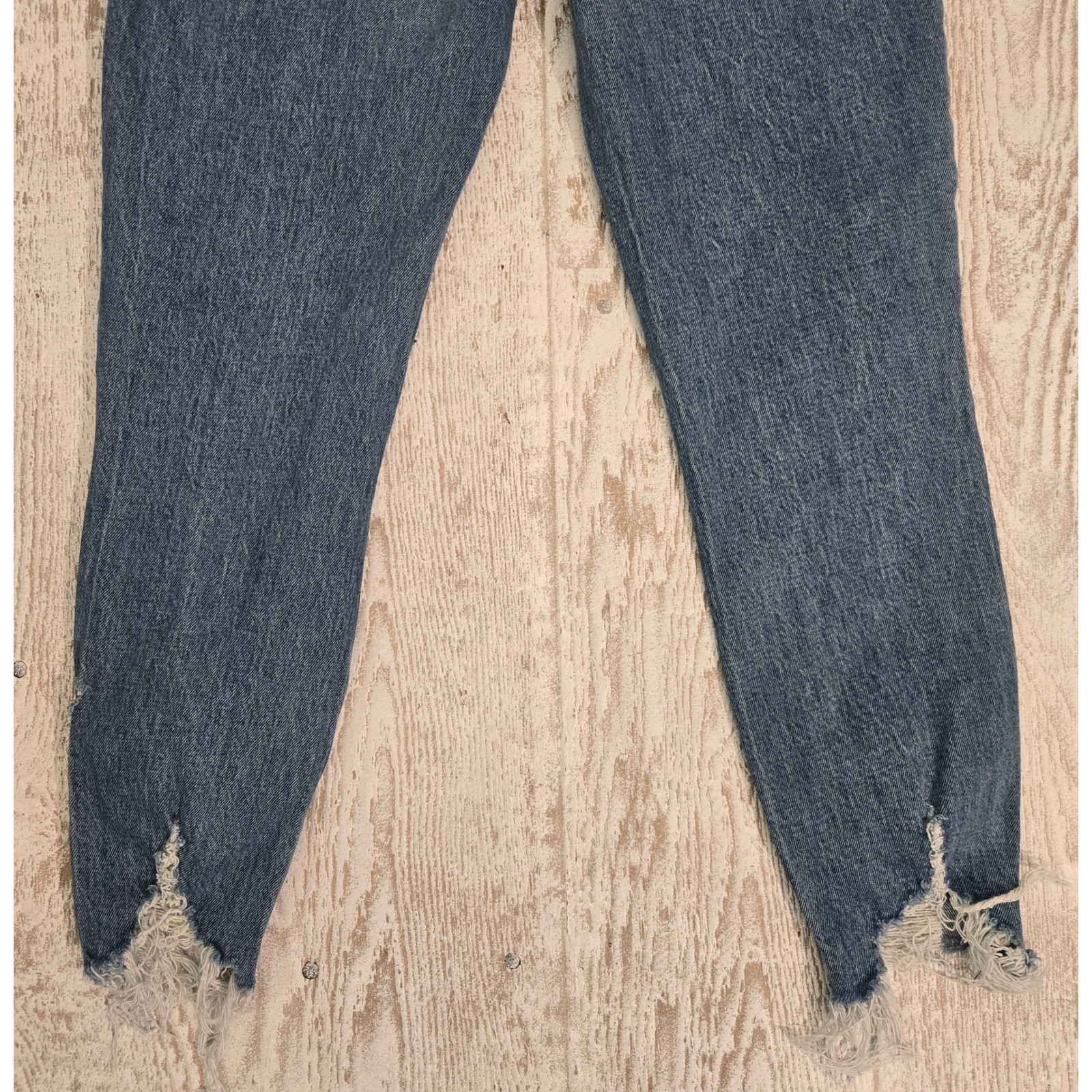 Abercrombie & Fitch The Skinny High Rise Distressed Jeans Medium Wash Raw Hem 6