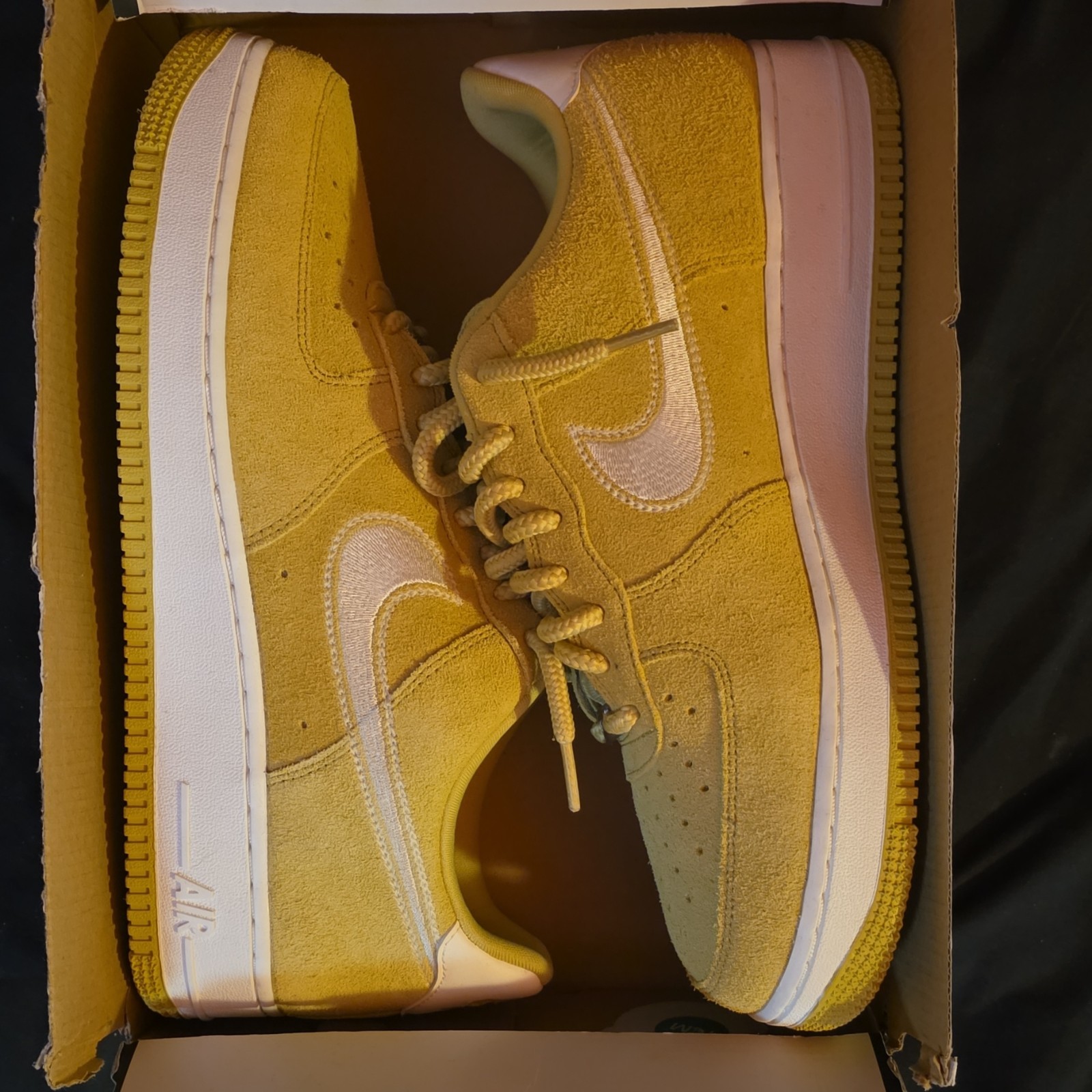 Nike Air Force 1 ’07 LV8 Embroidered Swoosh Men’s Sneakers Buff Gold HJ4465-700