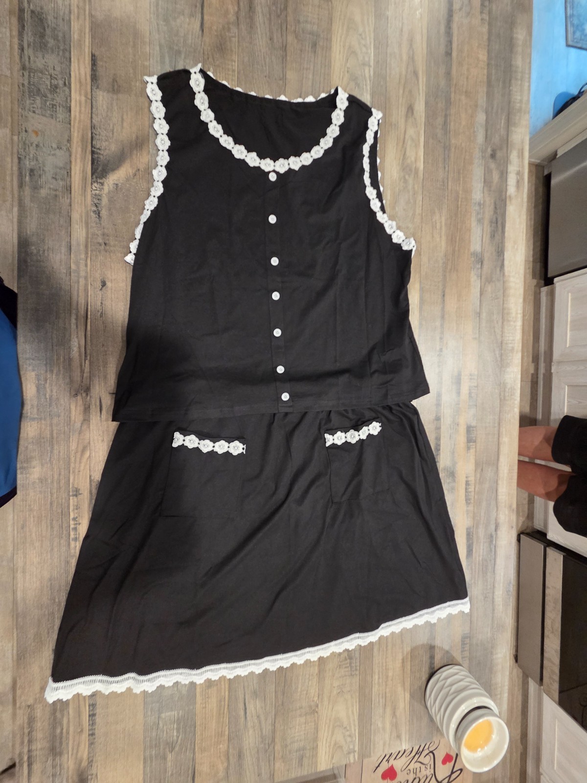 Fantastic, frilly Summer skirt set! Cute, but professional. Knee Length size18
