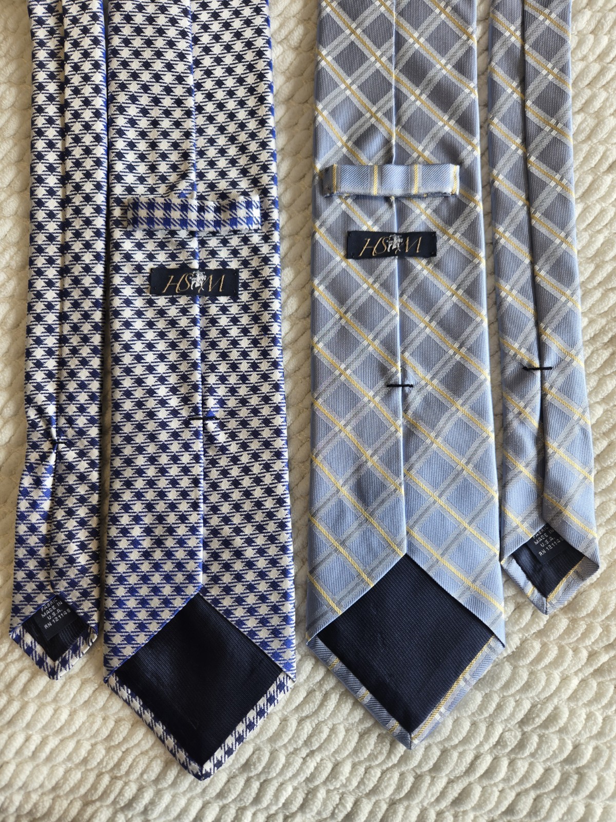 VGUC Hart Schaffner Marx 100% Silk Tie Bundle (Qty 2) 60 Inch Length 3.25 Width