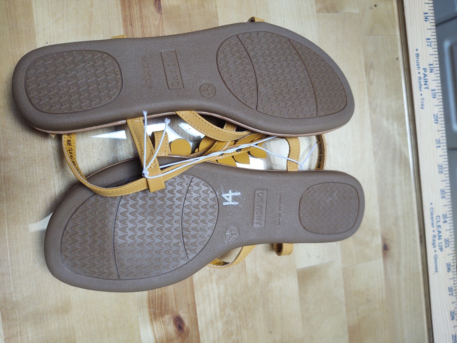 New Yellow/Beige Flat Flower Sandals size 7.5 W Cute Ready to Wear! ANDIAMO