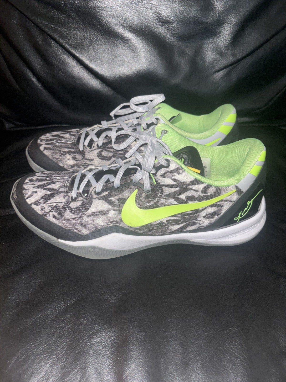 Nike Men’s Kobe 8 “Graffiti” Size 8 US Men