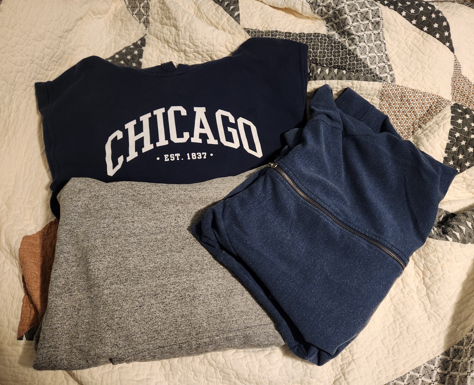 3 PIECE LOT Mens Small Hoodies CHICAGO GEORGE UNKNOWN SEE PICS FOR DETAILS