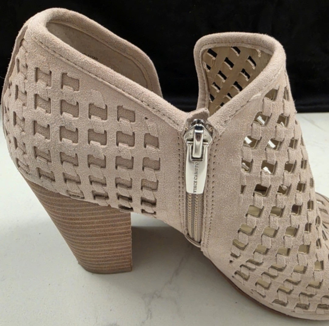 VINCE CAMUTO Perforated Peep Toe Booties Nude Blush Block Heel Size 9