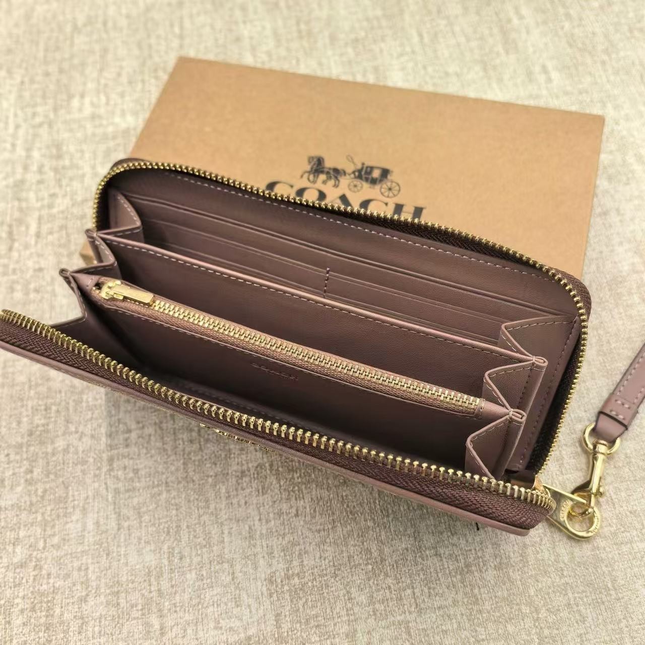 Coach CEC23 Long Zip Around Wallet Signature Jacquard Floral Wristlet
