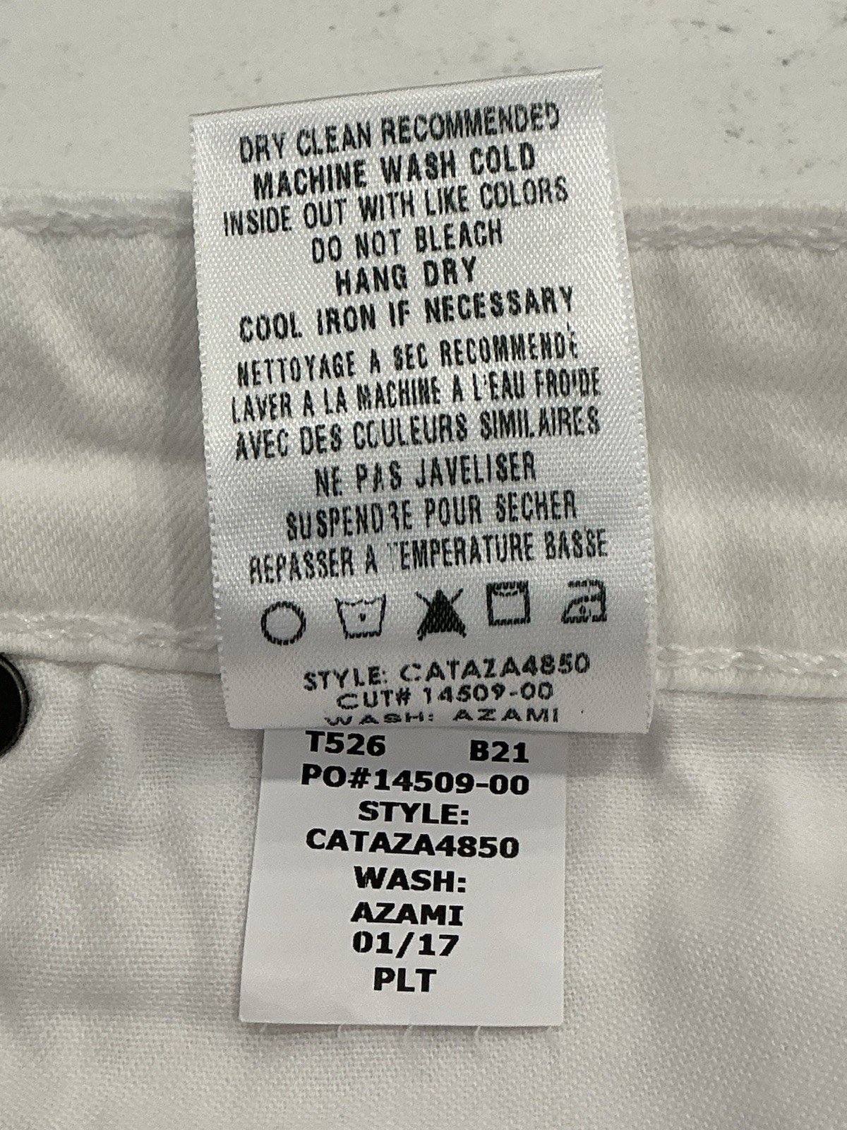 JOE’S Azami White Jean Shorts. Waist 28.5”/Inseam 2.5”/Rise 8.75”. Size 26. NEW.
