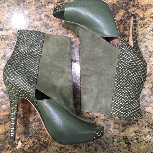 Charles David Designer Y2K leather Suede Snake embossed peep Toe Heels 6.5