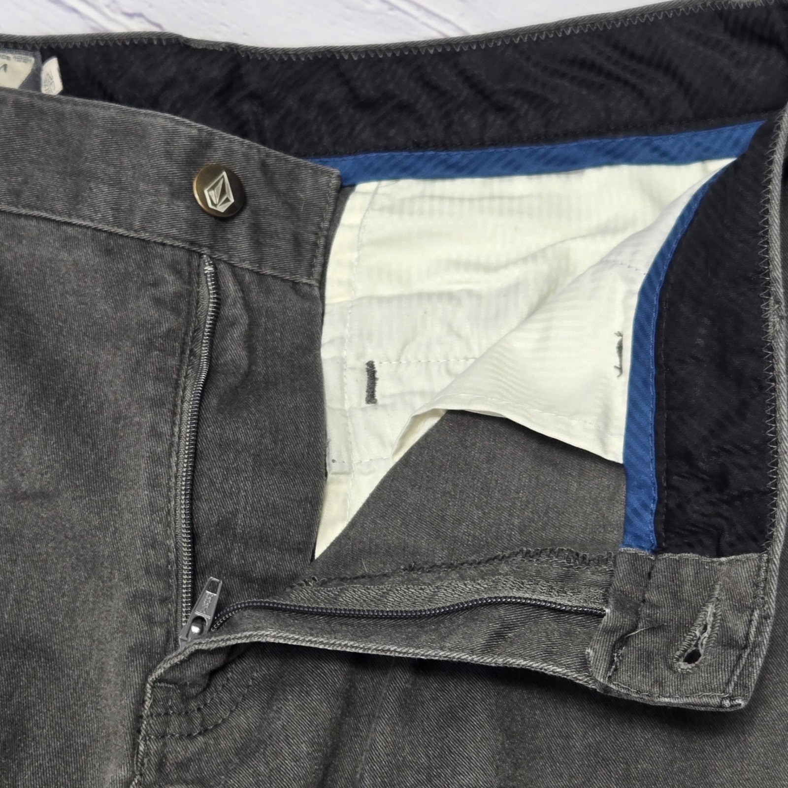 Volcom Mens Corpo Class Chino Shorts Charcoal Gray Size 32 Stretch Skateboard