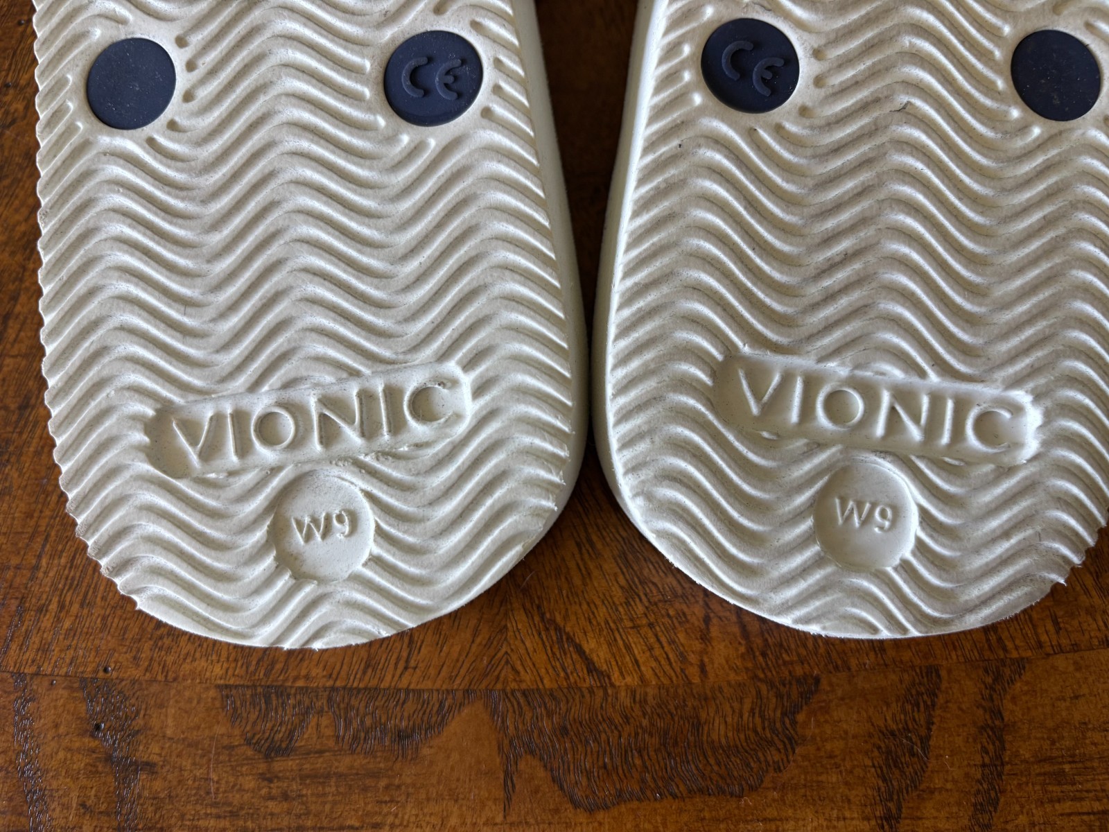 Womens Vionic Beach Noosa Flip Flops – Blue and White – Blue Bow – Size 9