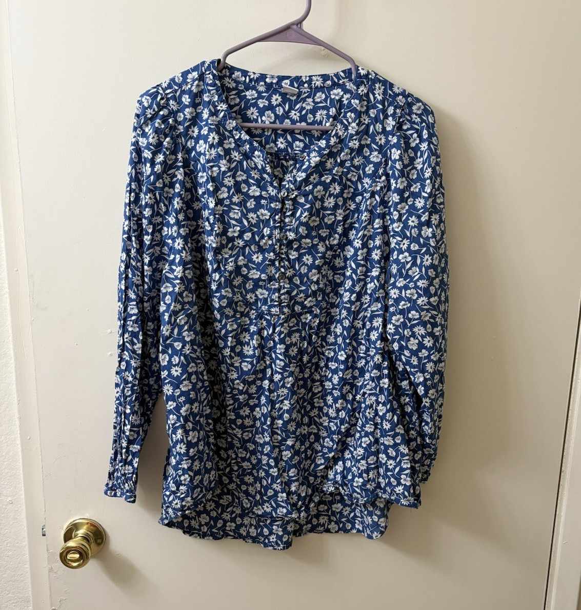 Old Navy Women’s Blue/White Floral Long Sleeve Pullover Blouse Size L