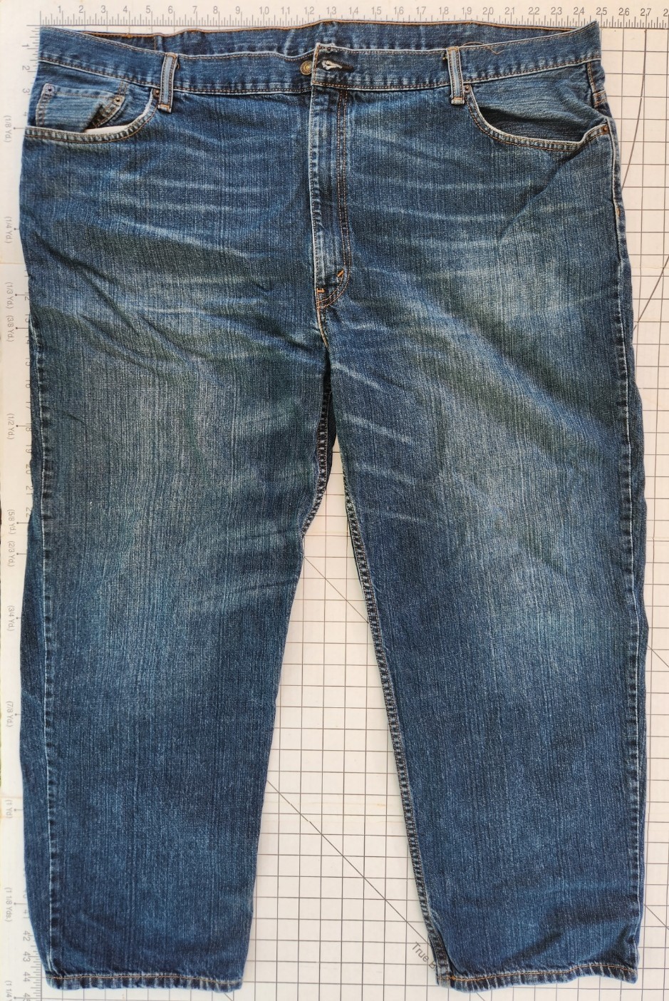 Levi’s 550 Jeans Men’s 48×30 Relaxed Fit Tapered Leg Blue Denim