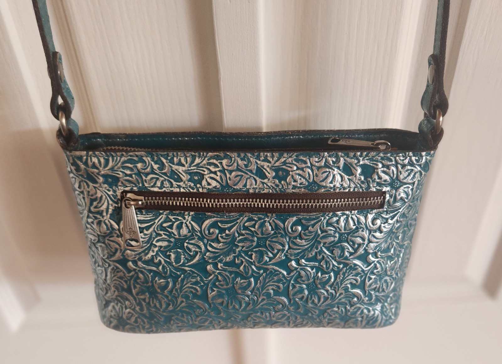 Patricia Nash Tooled Teal Green Silver Floral Crossbody Bag Excellent Condition!
