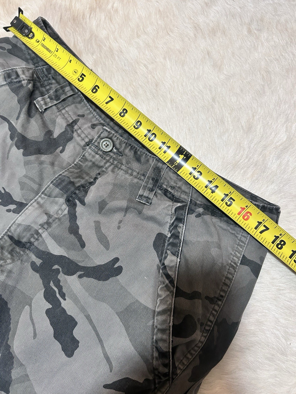 Wrangler Cargo Camo Distressed