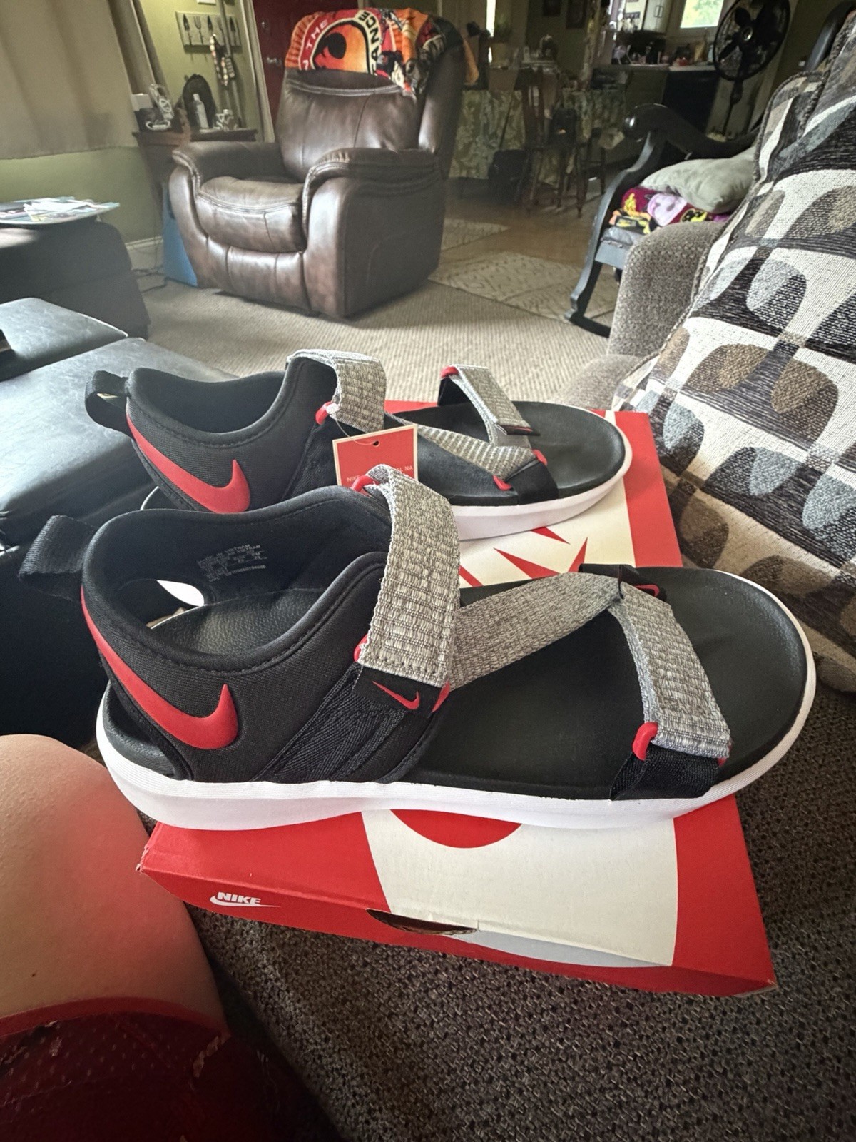 Size 11 – Nike Vista Sandals Men’s Blk/Gry/Red DJ6606-002