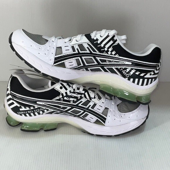 Woman’s Asics gel Kinsei og black, white size 10 us
