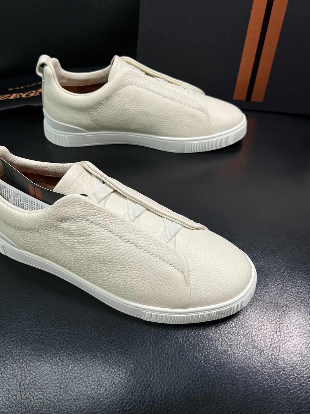 Men Zegna Off White Pebble Grain Calf Leather Concealed Elastic Laceless Slip On