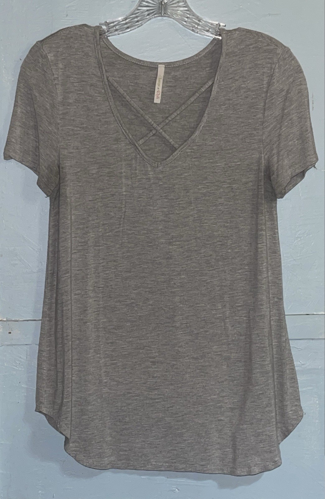 Lime n Chili Women’s Short Sleeve Gray T Shirt w Front Criss Cross Size Small