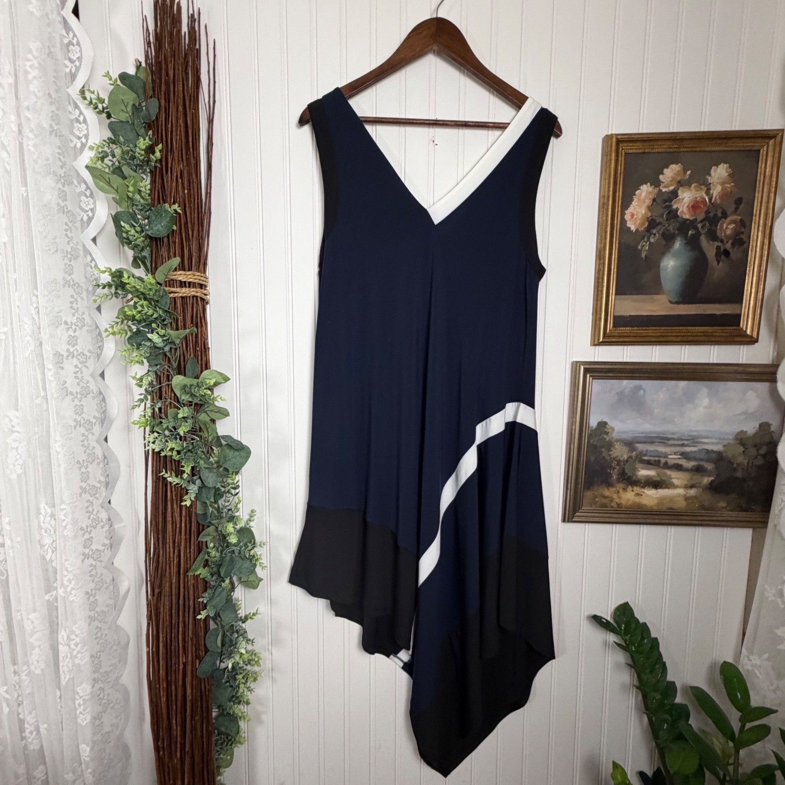 BCBGMAXAZRIA Dark Navy Colorblock Handkerchief Hem V-Neck Dress S SZO6185359-412
