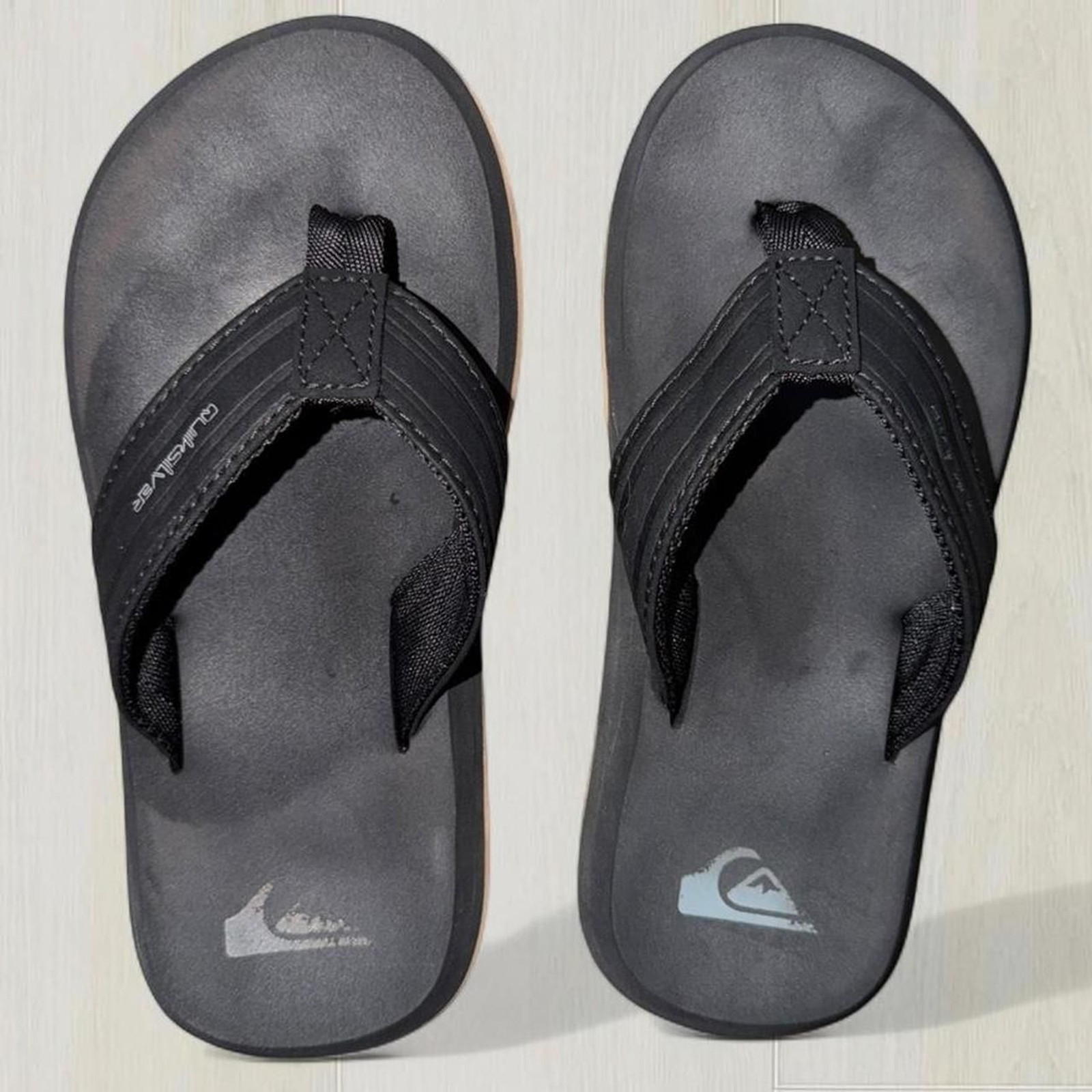 Quiksilver Women’s Black and Grey Flipflops
