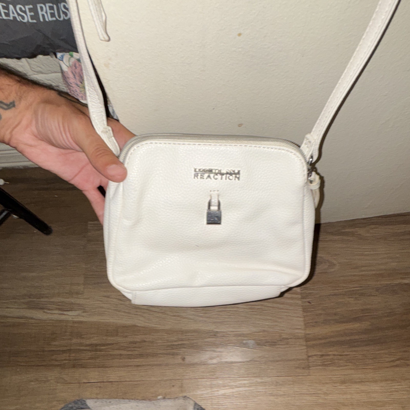 Kenneth Cole Reaction White Pebbled Small Crossbody Bag Zip Closure, Strap