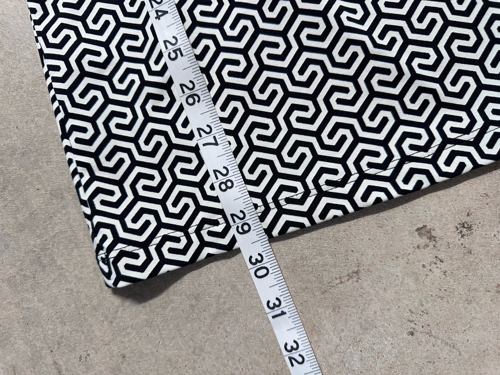 J McLaughlin Sage Dress L Catalina Cloth Black White Geometric Wrinkle Resistant