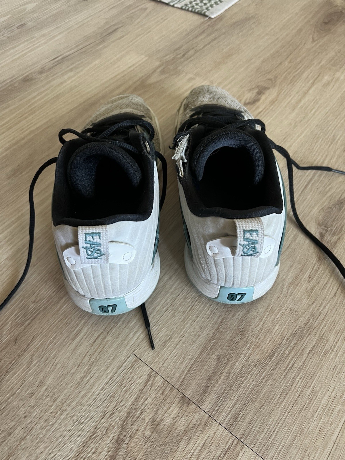 Nike KD 15 Men’s Low Top Mesh Lace-Up Athletic Sneaker White Teal Black