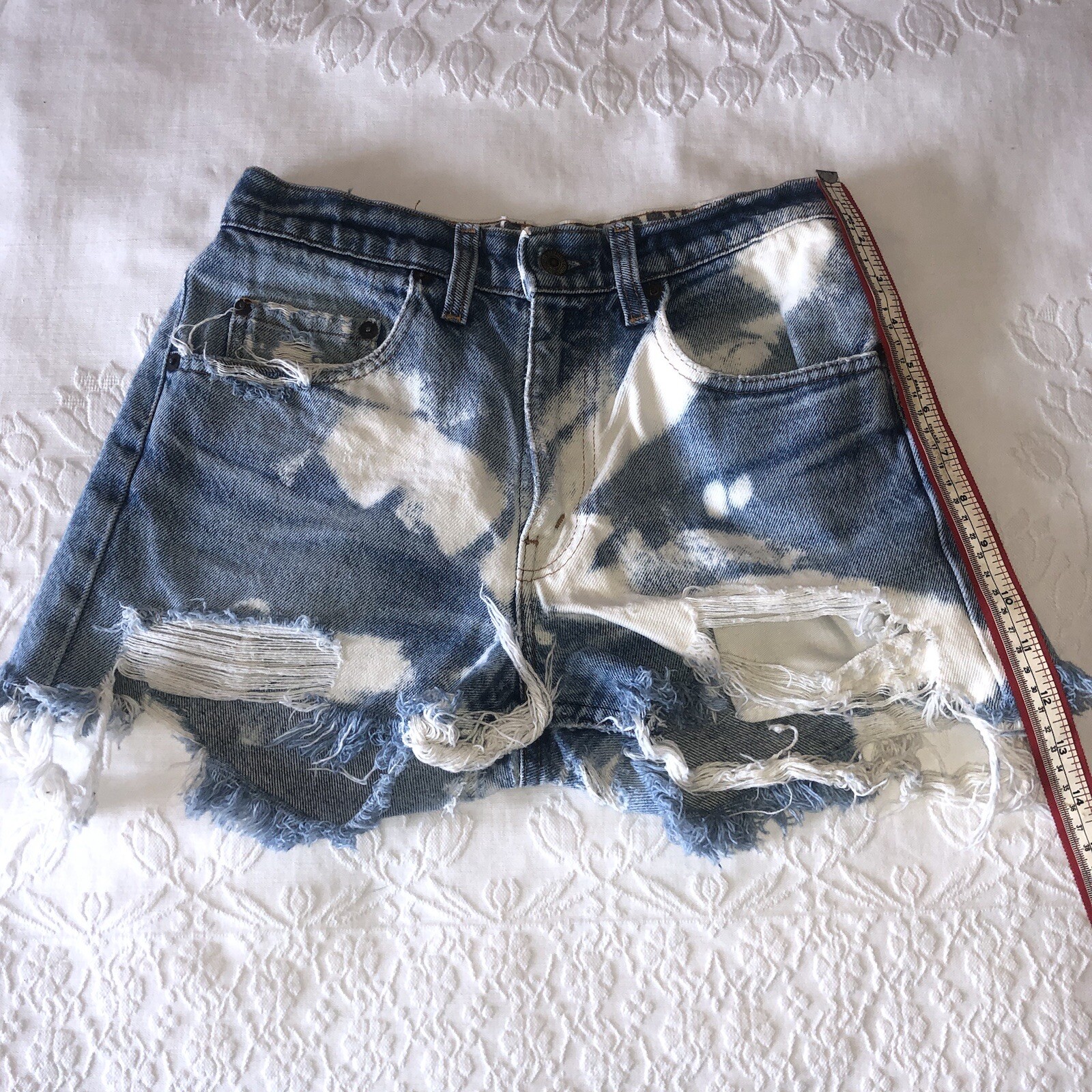 THE LAUNDRY ROOM CA SIZE SMALL CUTOFF BLEACHED FADED CUSTOM LEVIS SO CUTE