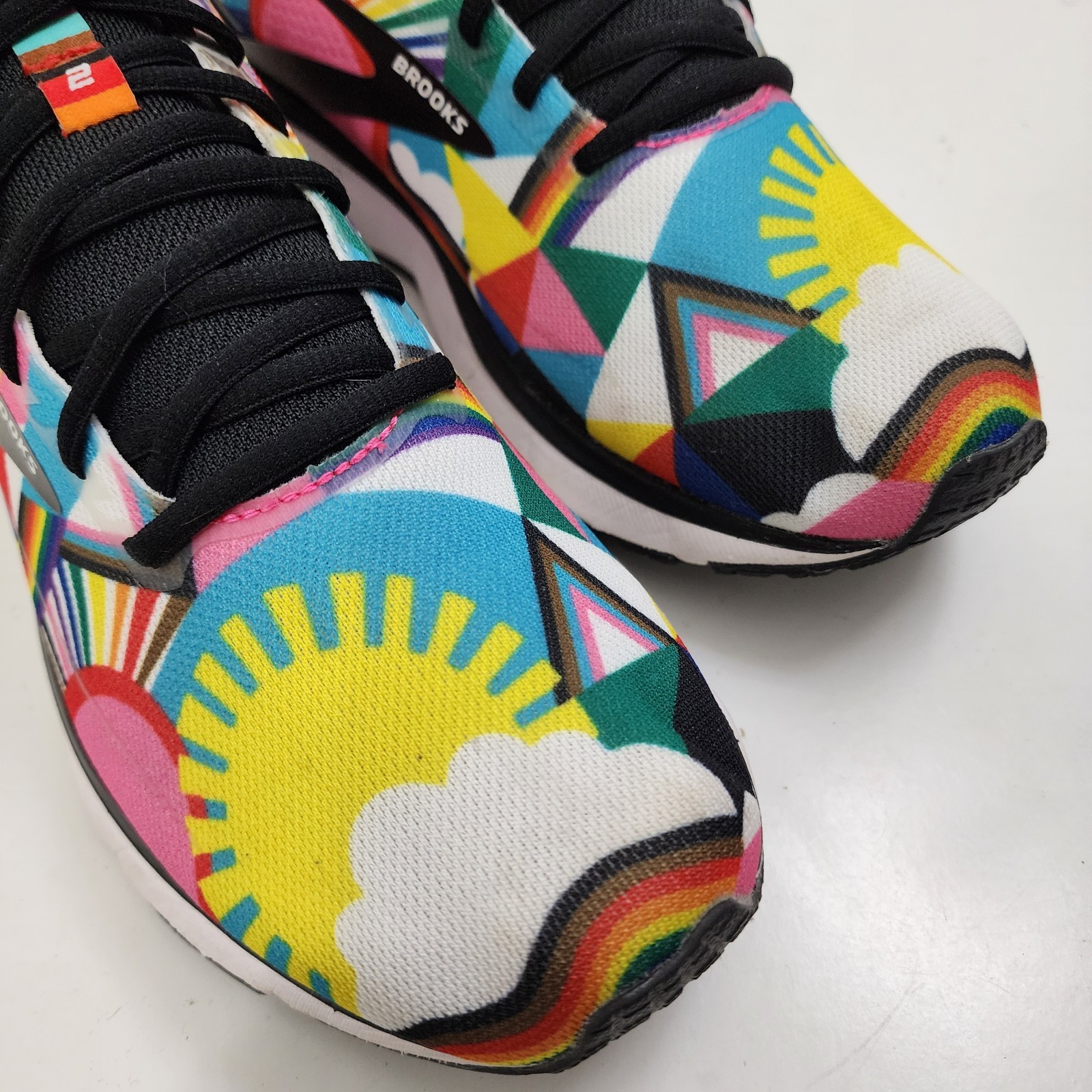 BROOKS TRACE 2 X LISA CONGDON Mens Size 10 Multicolor PRIDE Sneaker 1103881D074