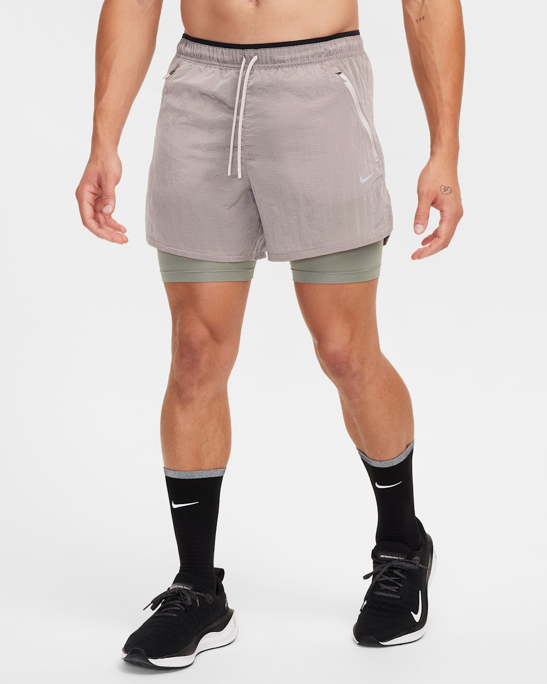 Nike $75 Mens Stride 5″ Dri-Fit Repel 2 in 1 Running Shorts Violet FZ1135-019